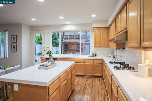 7592 Meadow Ct, Dublin, CA 94568