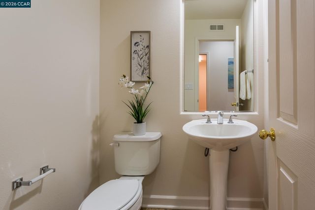 7592 Meadow Ct, Dublin, CA 94568