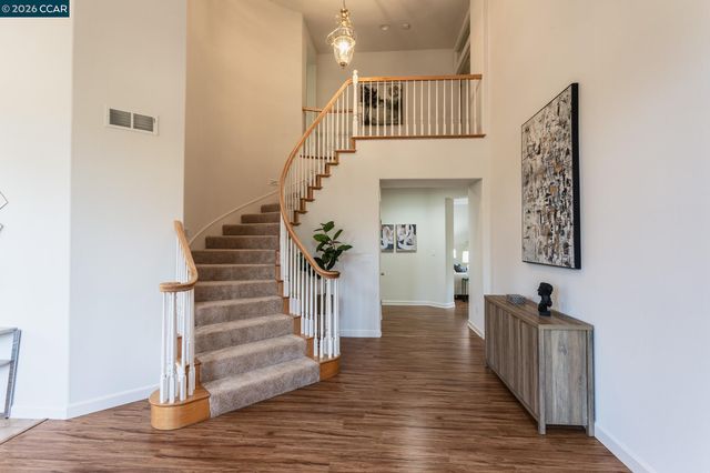 7592 Meadow Ct, Dublin, CA 94568