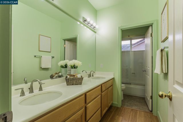 7592 Meadow Ct, Dublin, CA 94568