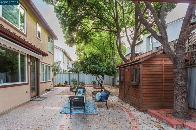 7592 Meadow Ct, Dublin, CA 94568