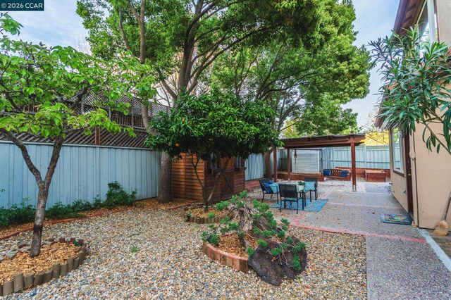 7592 Meadow Ct, Dublin, CA 94568