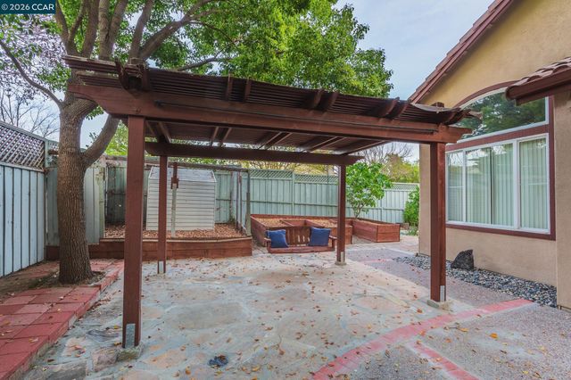 7592 Meadow Ct, Dublin, CA 94568