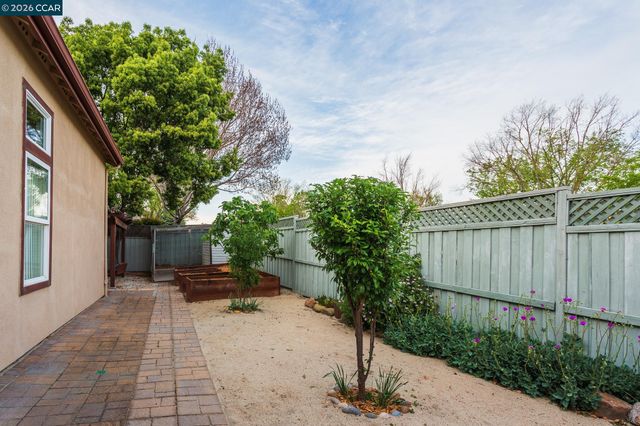 7592 Meadow Ct, Dublin, CA 94568