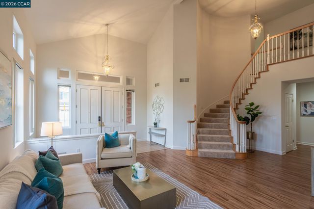 7592 Meadow Ct, Dublin, CA 94568