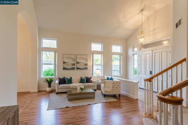 7592 Meadow Ct, Dublin, CA 94568