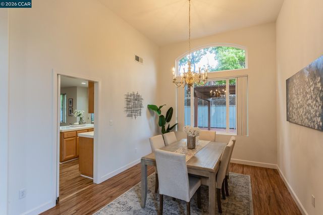 7592 Meadow Ct, Dublin, CA 94568