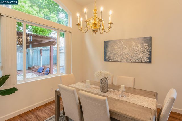 7592 Meadow Ct, Dublin, CA 94568