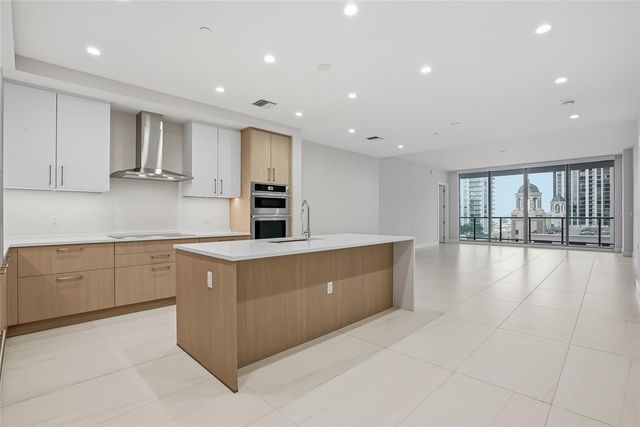 275 1ST AVENUE S 1003, St Petersburg, FL 33701