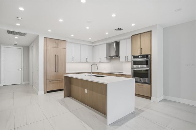 275 1ST AVENUE S 1003, St Petersburg, FL 33701