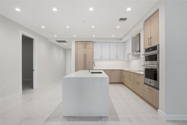 275 1ST AVENUE S 1003, St Petersburg, FL 33701