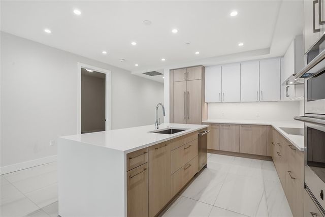 275 1ST AVENUE S 1003, St Petersburg, FL 33701
