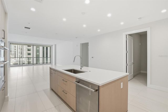 275 1ST AVENUE S 1003, St Petersburg, FL 33701