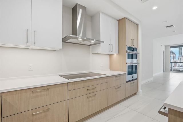 275 1ST AVENUE S 1003, St Petersburg, FL 33701