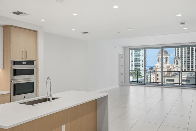 275 1ST AVENUE S 1003, St Petersburg, FL 33701