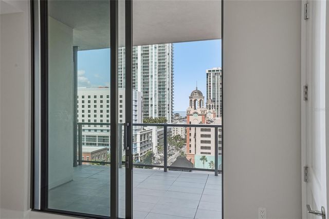 275 1ST AVENUE S 1003, St Petersburg, FL 33701