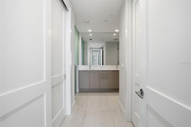 275 1ST AVENUE S 1003, St Petersburg, FL 33701