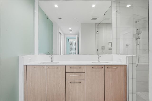 275 1ST AVENUE S 1003, St Petersburg, FL 33701