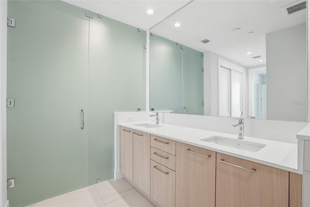 275 1ST AVENUE S 1003, St Petersburg, FL 33701