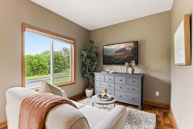 9655 Barton Trail, Inver Grove Heights, MN 55077