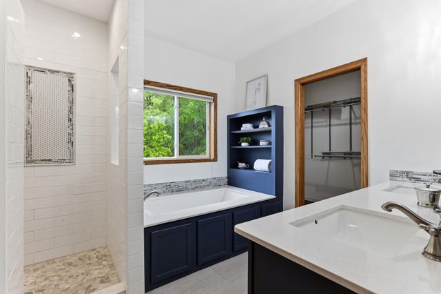 9655 Barton Trail, Inver Grove Heights, MN 55077