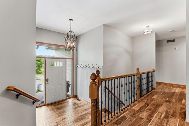 9655 Barton Trail, Inver Grove Heights, MN 55077