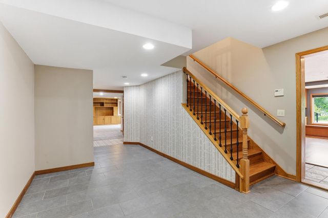 9655 Barton Trail, Inver Grove Heights, MN 55077