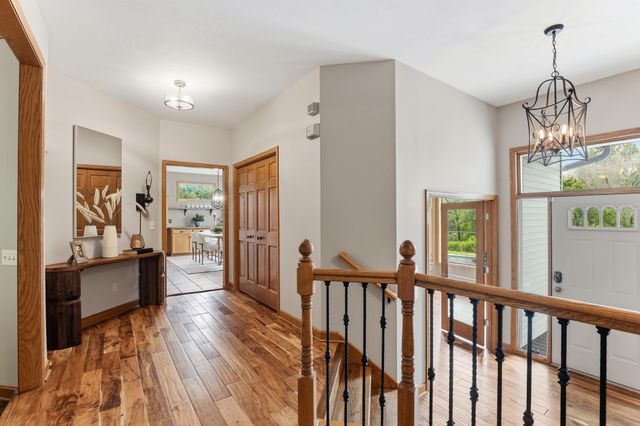 9655 Barton Trail, Inver Grove Heights, MN 55077