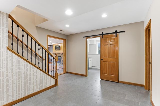 9655 Barton Trail, Inver Grove Heights, MN 55077