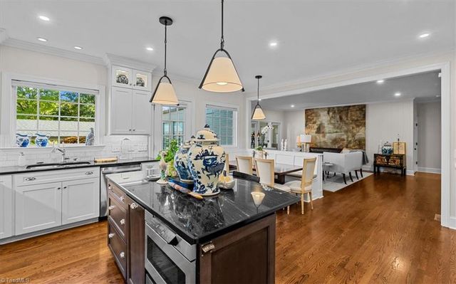 1902 Pembroke Road, Greensboro, NC 27408