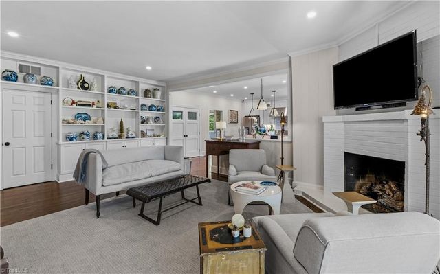 1902 Pembroke Road, Greensboro, NC 27408