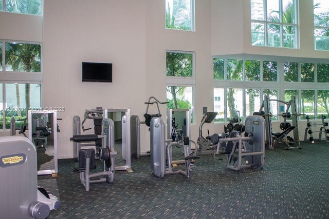 1900 N Bayshore Dr 3917, Miami, FL 33132
