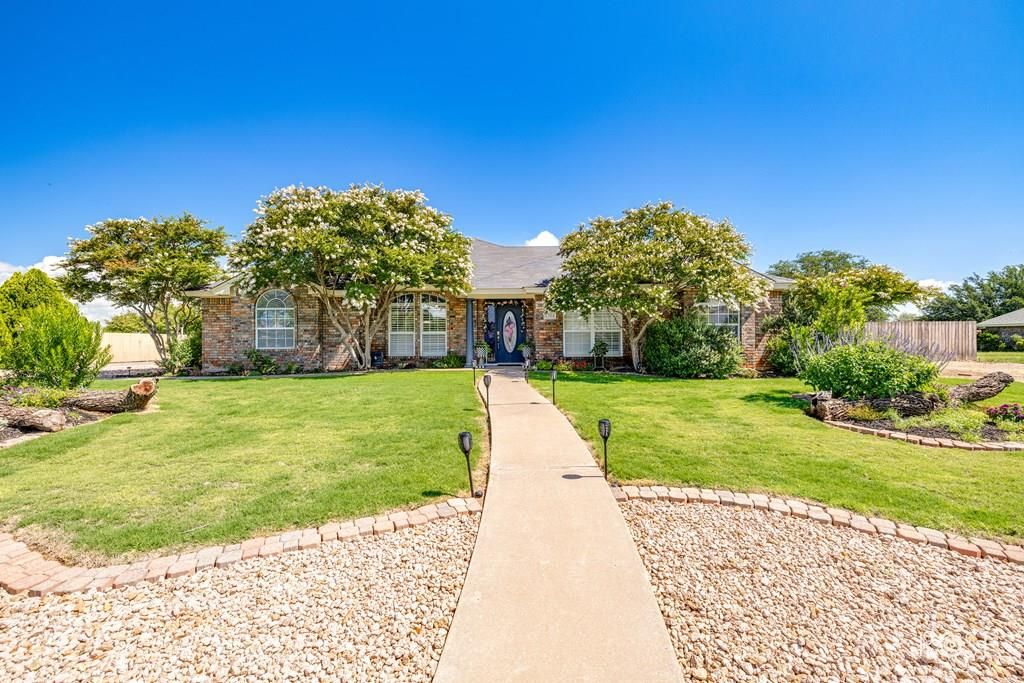 Image 1 of property listing at 1204 Sea Island Rd, San Angelo, TX 76904