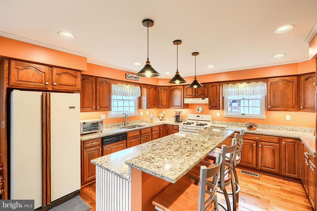 Image 20 of property listing at 2527 MCCOMAS AVE, Baltimore, MD 21222