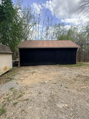 935 Sugar Tree Knob Rd, Liberty, TN 37095