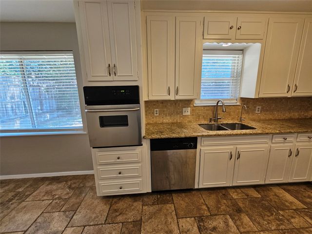 609 Canyon Ridge Drive, Euless, TX 76040