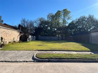 7831 Bankside Drive, Houston, TX 77071