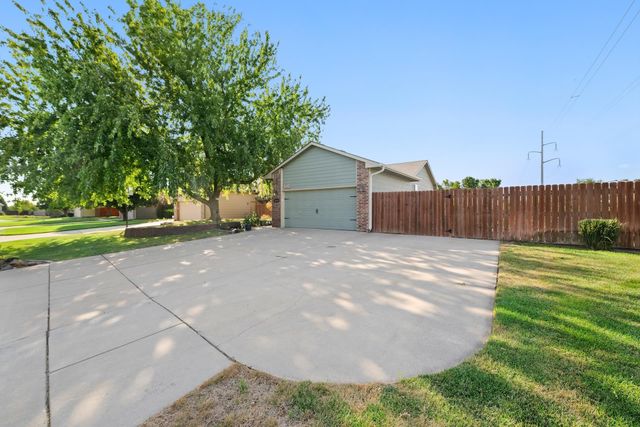 13715 W Autumn Ridge St, Wichita, KS 67235