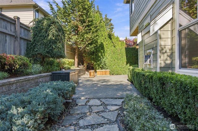 1131 236th Place NE, Sammamish, WA 98074