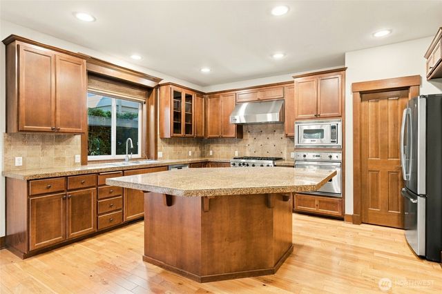 1131 236th Place NE, Sammamish, WA 98074