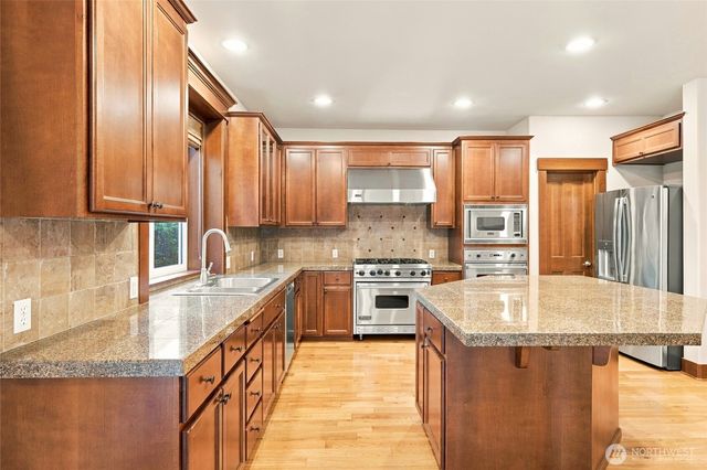 1131 236th Place NE, Sammamish, WA 98074