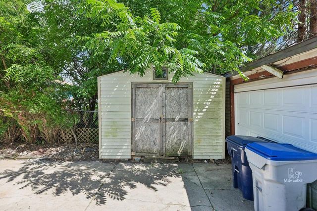 10611 W Silver Spring DRIVE, Milwaukee, WI 53225