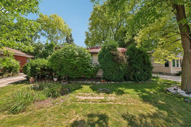 10611 W Silver Spring DRIVE, Milwaukee, WI 53225