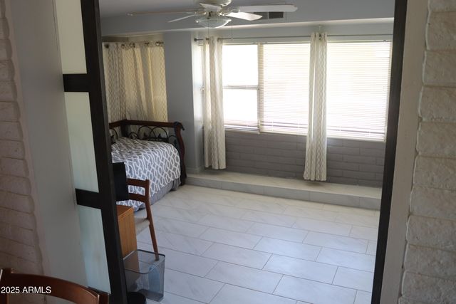 2250 E STATE Avenue, Phoenix, AZ 85020
