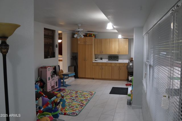 2250 E STATE Avenue, Phoenix, AZ 85020