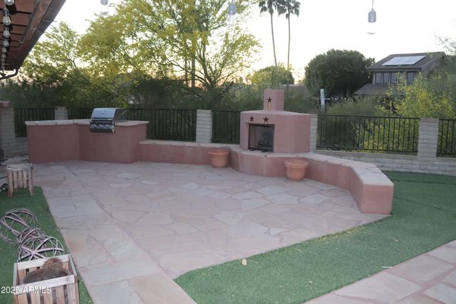 2250 E STATE Avenue, Phoenix, AZ 85020