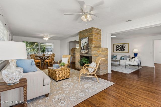915 OLD GROVE Manor, Jacksonville, FL 32207
