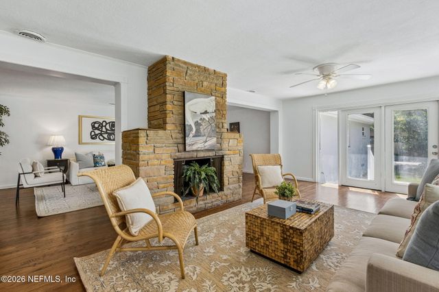 915 OLD GROVE Manor, Jacksonville, FL 32207