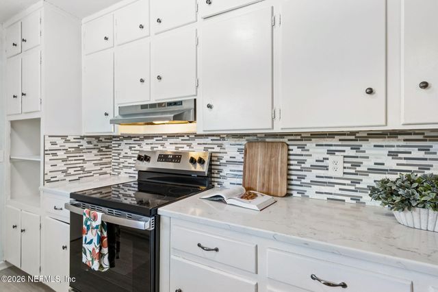 915 OLD GROVE Manor, Jacksonville, FL 32207