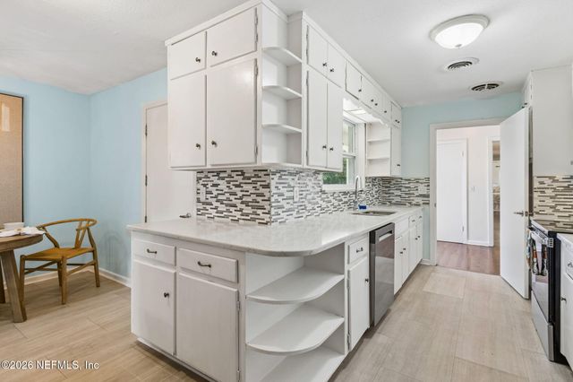 915 OLD GROVE Manor, Jacksonville, FL 32207